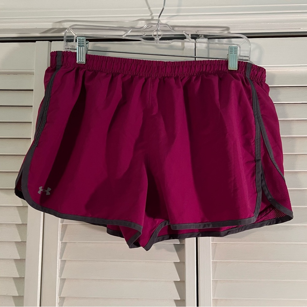 Under Armour heatgear fitted shorts with lining, size- large